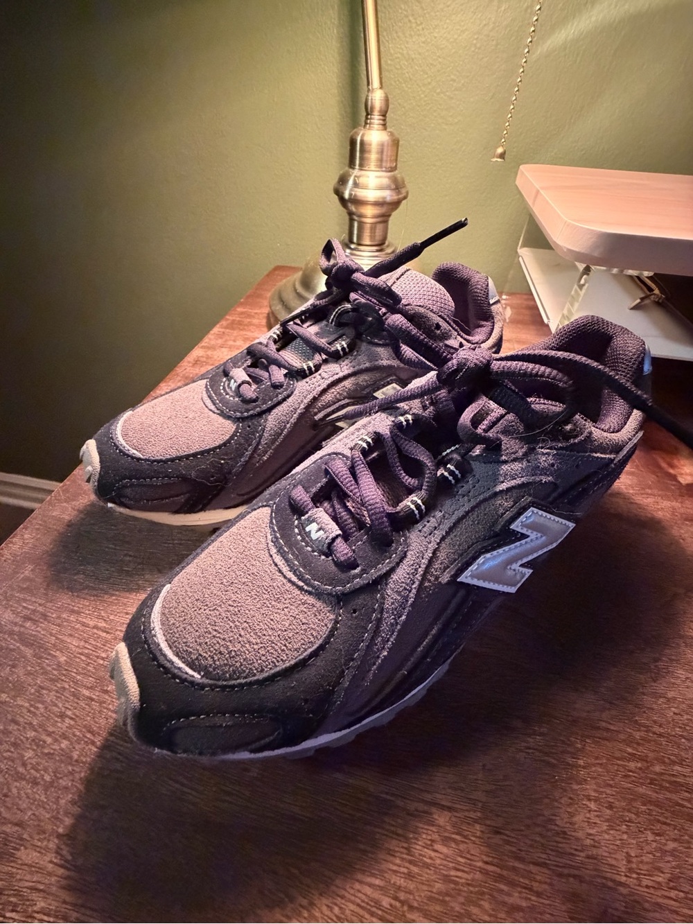 New Balance 204 women’s size 7 Dark Gray and Black/silver Running Shoes NWOT